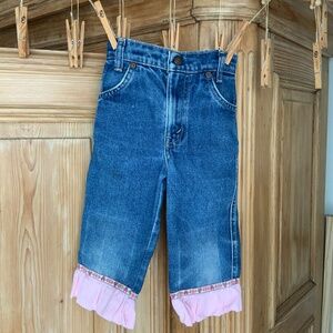 046–UPCYCLED VINTAGE TODDLER LEVI JEANS WITH PINK GINGHAM HEAM SIZE: 4T